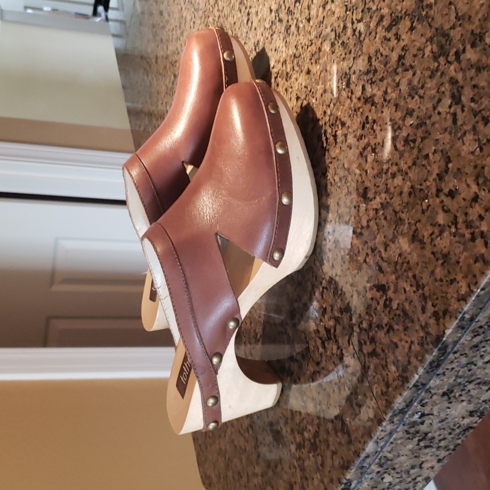 Tothemax! To the max brown leather studded clogs 6.5
